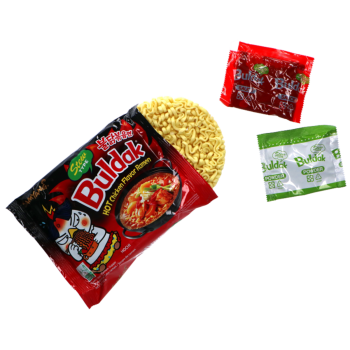Danie instant o smaku pikantnego kurczaka i gulaszu 145g |Samyang