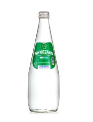 Piwniczanka Naturalna woda mineralna średnionasycona CO2  0,7 l